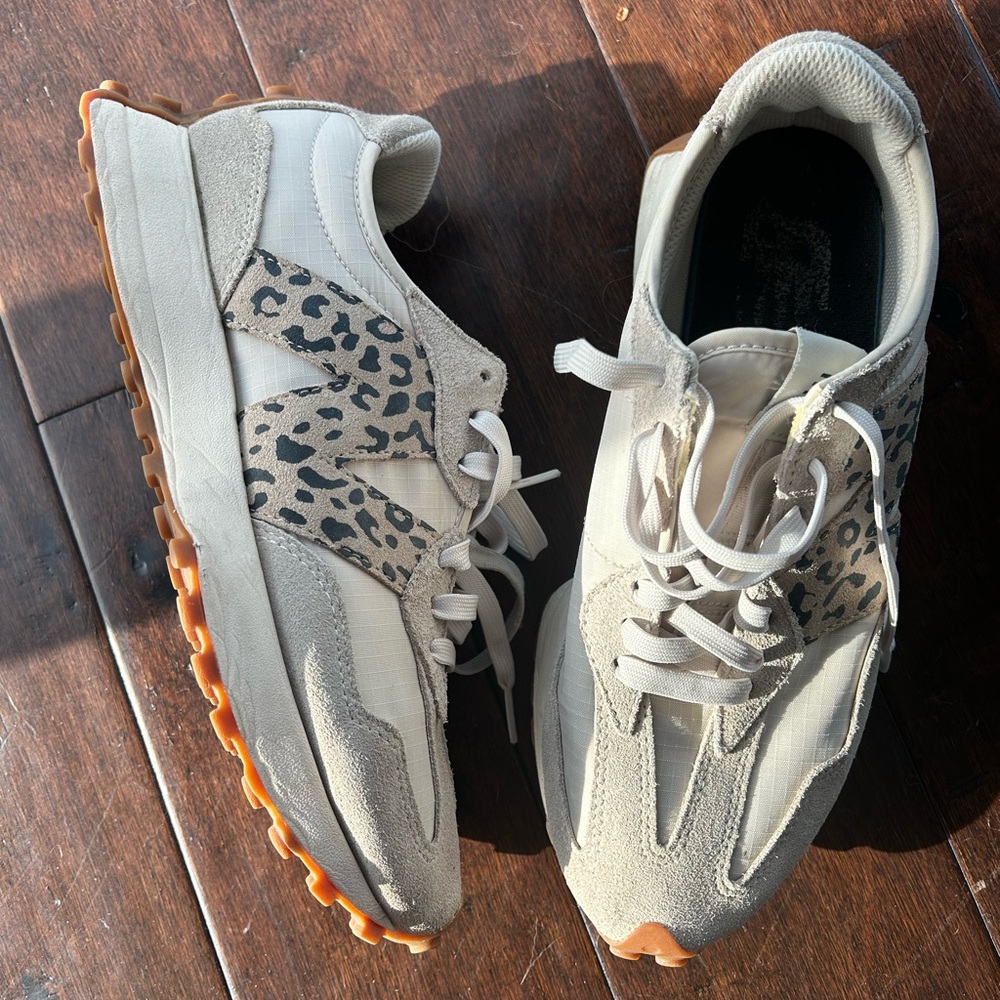 New Balance 327 Sneakers